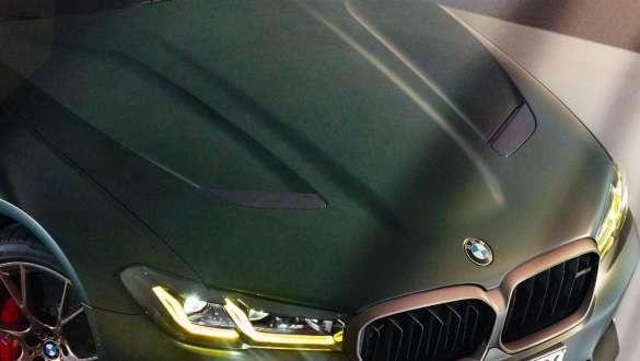 Lightweight measures BMW M5 CS F90 2021 Lightweight measures BMW M5 CS F90 2021 Frozen Deep Green metallic bonnet in carbon