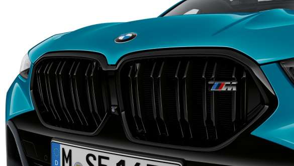 BMW X6 M60i xDrive G06 MP M kidney grille black high-gloss BMW X6 M60i xDrive G06 MP M kidney grille black high-gloss close-up