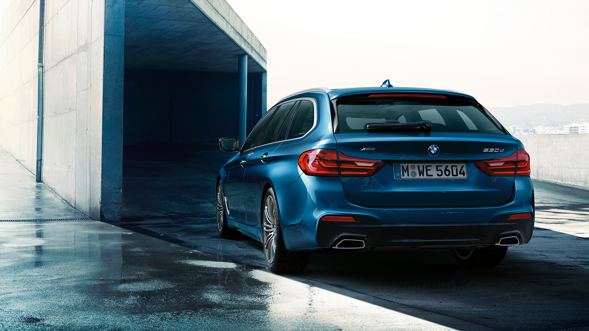 Rear design BMW 5 Series Touring BMW 5 Series Touring 530d xDrive Touring G31 Mediterranean Blue metallic three-quarter rear view