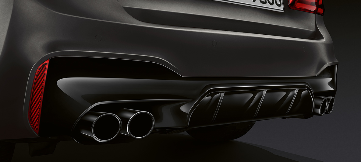 Light alloy wheels. BMW M5 Edition 35 Years side shot.