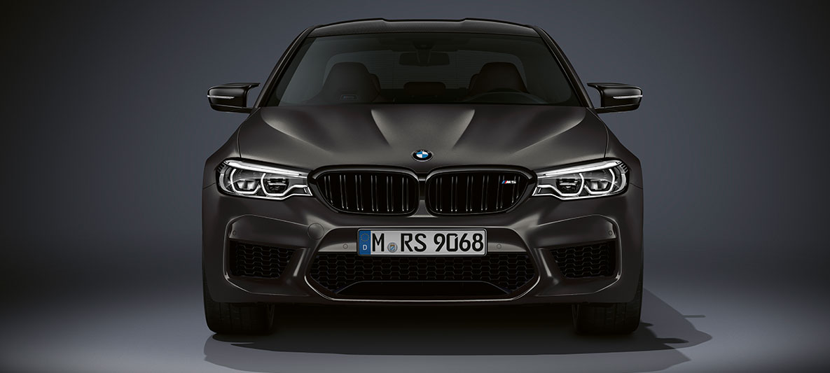 M Kidney grille. BMW M5 Edition 35 Years front shot.