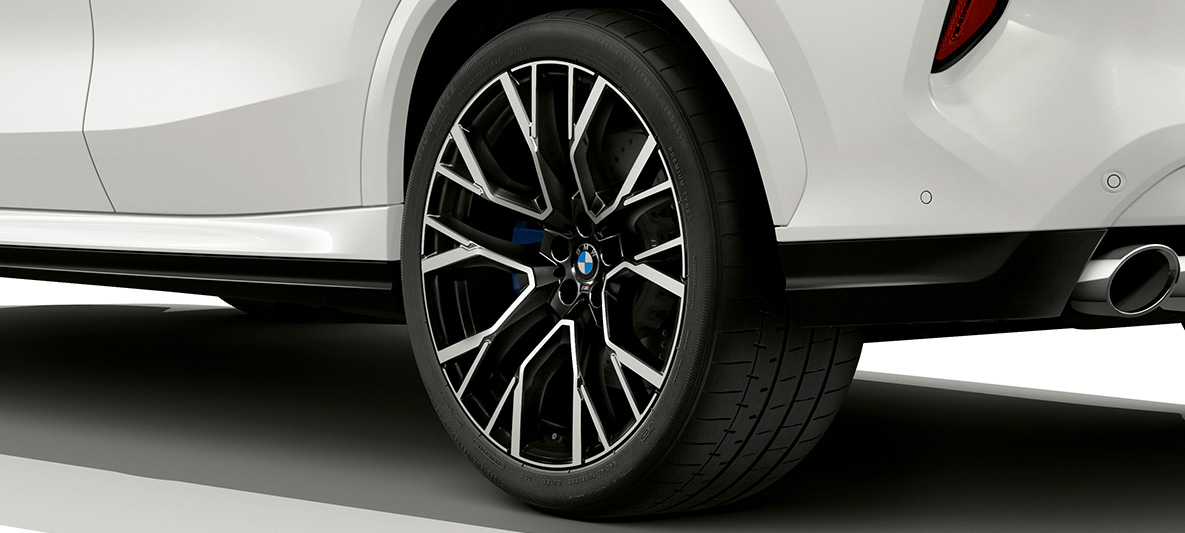 21" M light alloy wheels Bicolor Orbitgrey BMW X6 M 21" M light alloy wheels Bicolor Orbitgrey BMW X6 M F96 SUV 2020 close-up