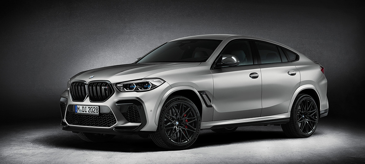 BMW X6 M First Edition F96 2020 BMW Individual special paint work Frozen Dark Silver metallic matte three-quarter front view BMW X6 M First Edition F96 2020 BMW Individual special paint work Frozen Dark Silver metallic matte three-quarter front view