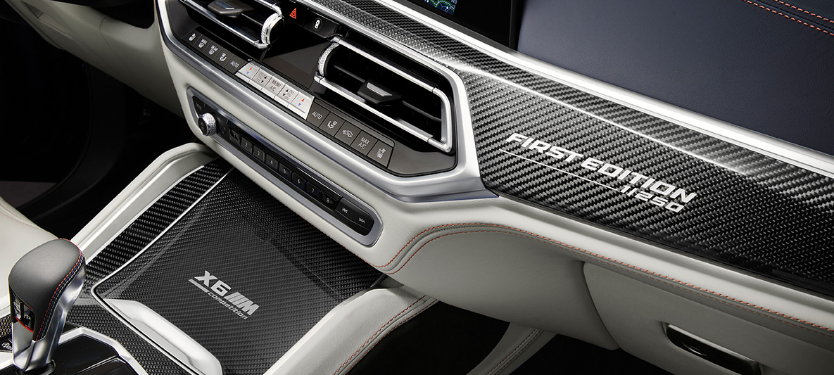 BMW X6 M First Edition F96 2020 interior trim finsihers in 'Carbon Fibre' with „First Edition“ inscription BMW X6 M First Edition F96 2020 interior trim finsihers in 'Carbon Fibre' with „First Edition“ inscription