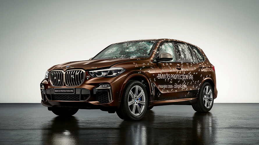 BMW Protection Vehicles BMW X5 Protection VR6 damaged BMW Protection Vehicles BMW X5 Protection VR6 three-quarter front view damaged